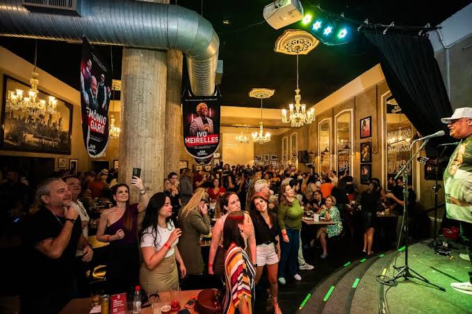 Samba, grandes vozes e noites memoráveis: Confira a programação completa do Bar Brahma para o mês de abril/25