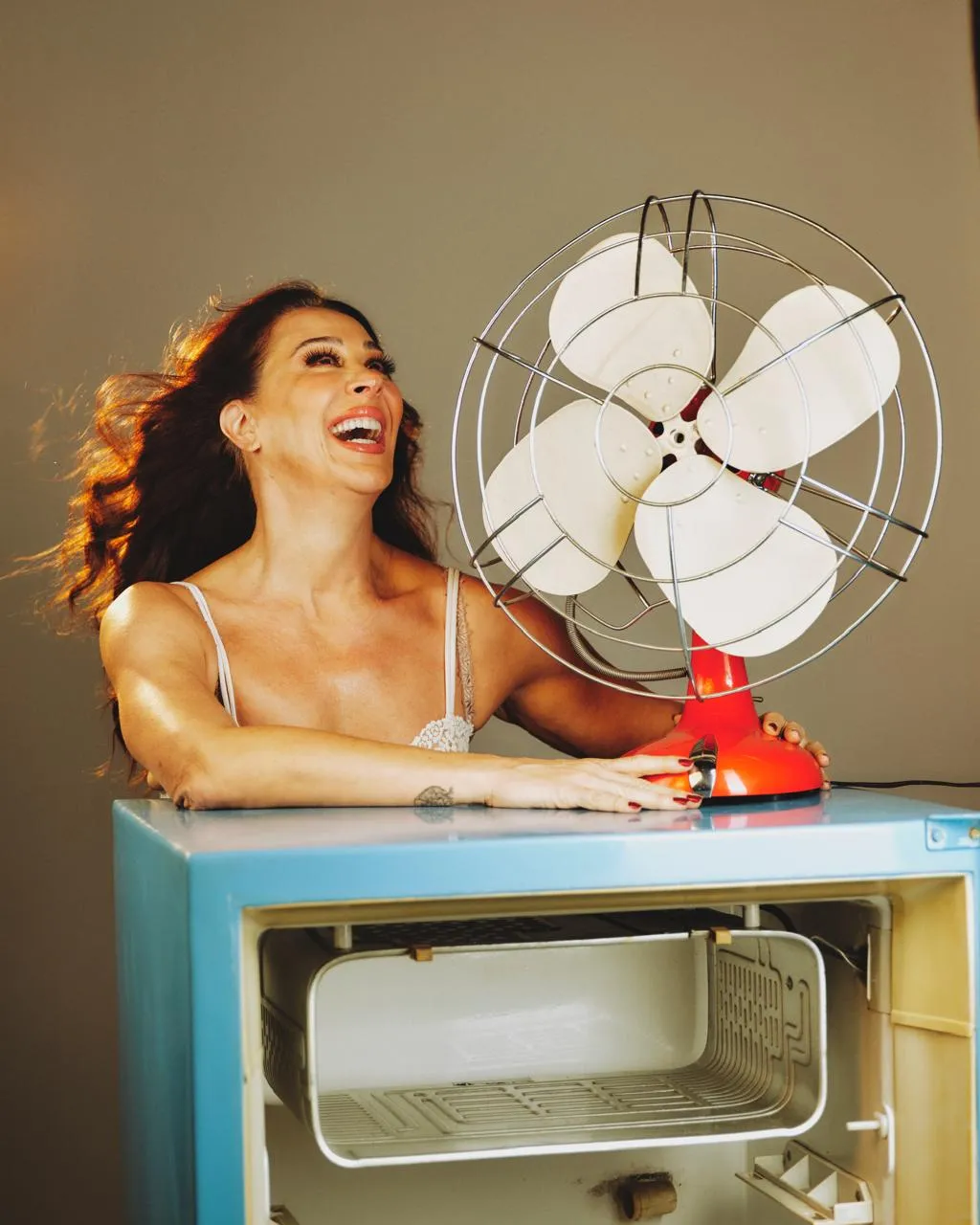 Claudia Raia e Jarbas Homem de Mello protagonizam Cenas da Menopausa, que faz temporada em Curitiba e São Paulo