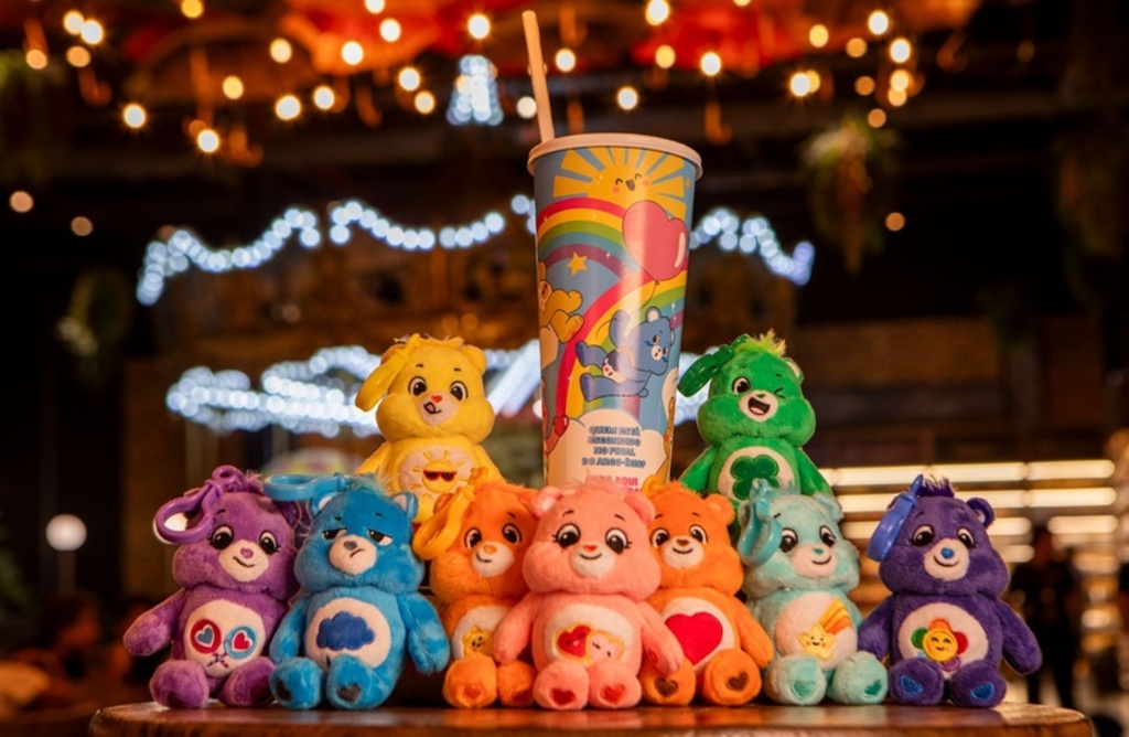 Cacau Show lança bebida de chocolate servida em copo surpresa dos Ursinhos Carinhosos.